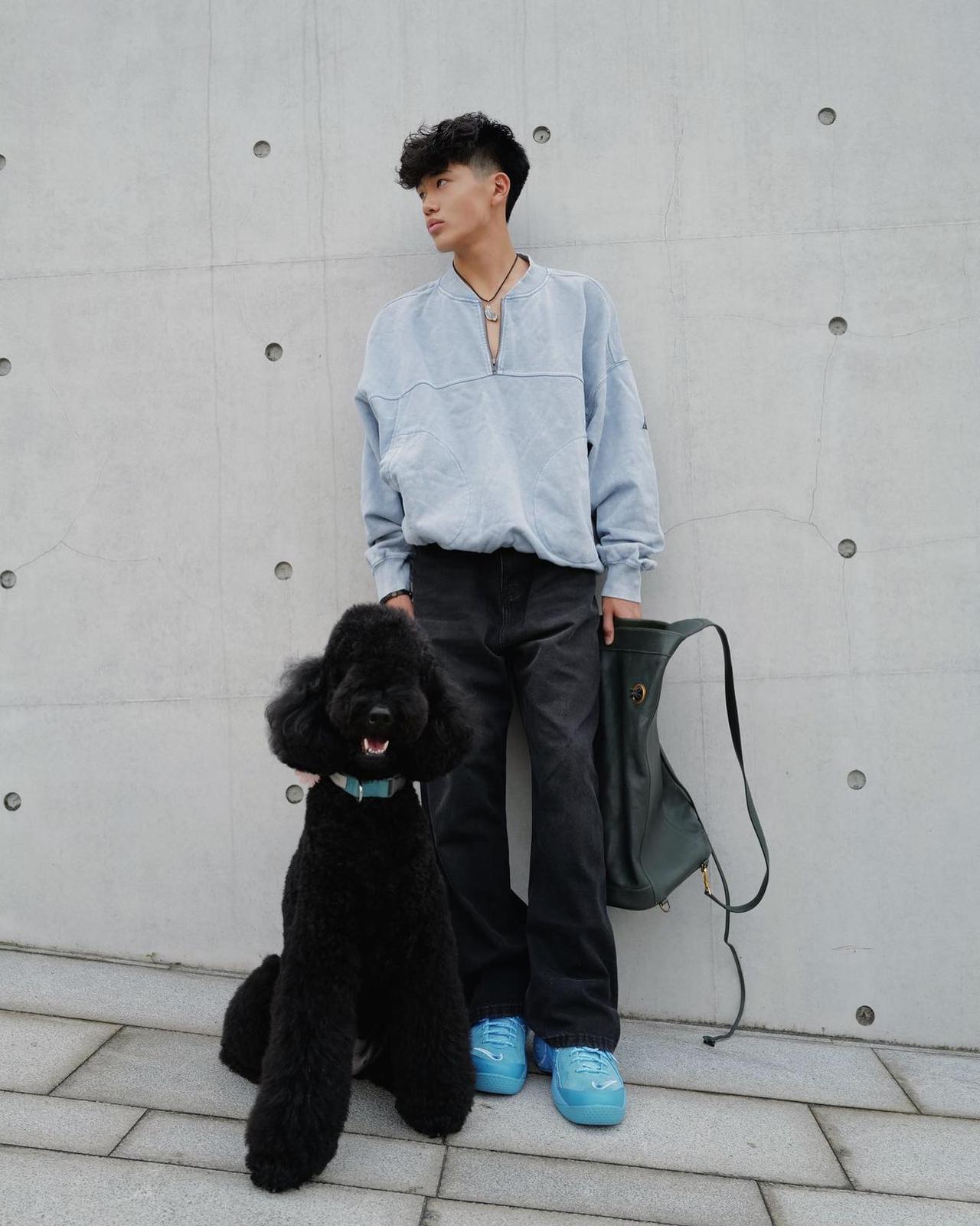 他是著名歌手曹格的儿子，今年都已经16岁，小时候还参与综艺节目《爸爸去哪儿》，现