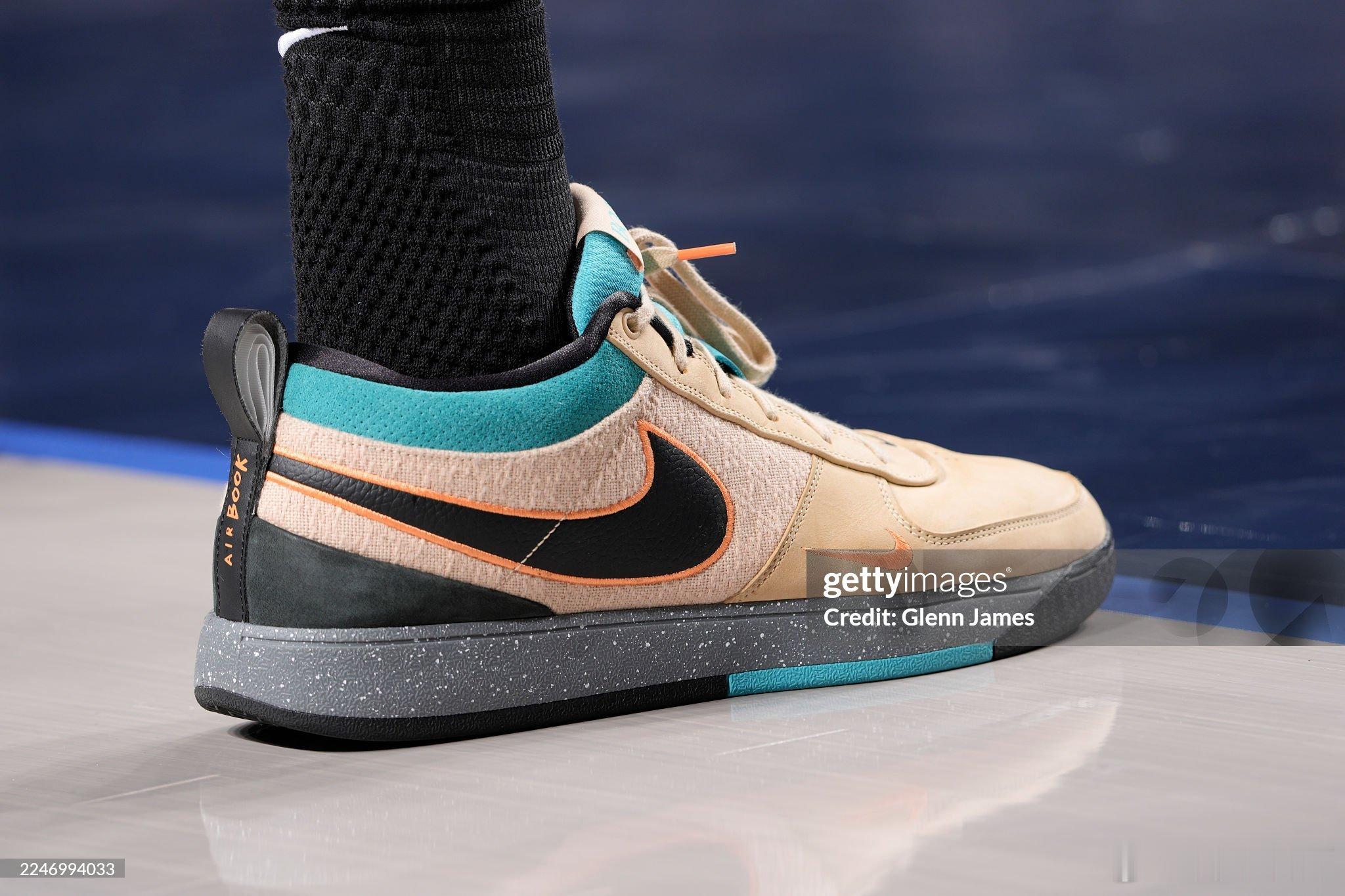 我牛官方宣布，莱夫利的￼右脚出现肿胀和不适，目前正在接受评估。他将缺席接下来的三