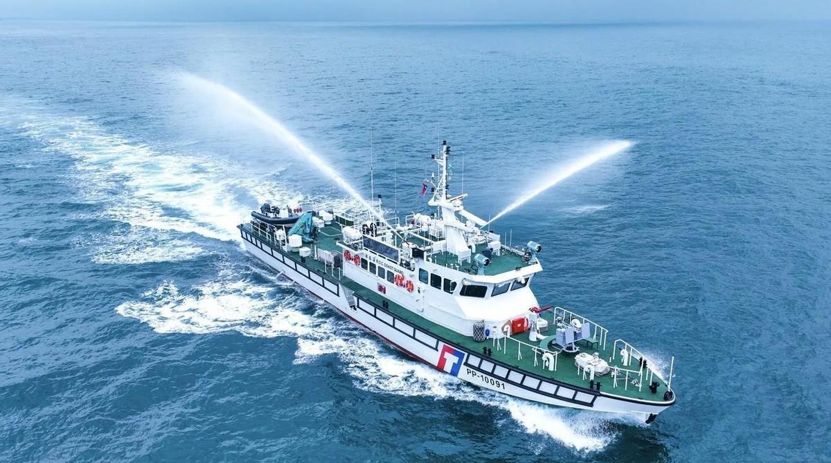 澎湖海域又出阴招！台海巡居然设局扣大陆渔船：先派船缠住我方海警船，另一艘趁机突袭
