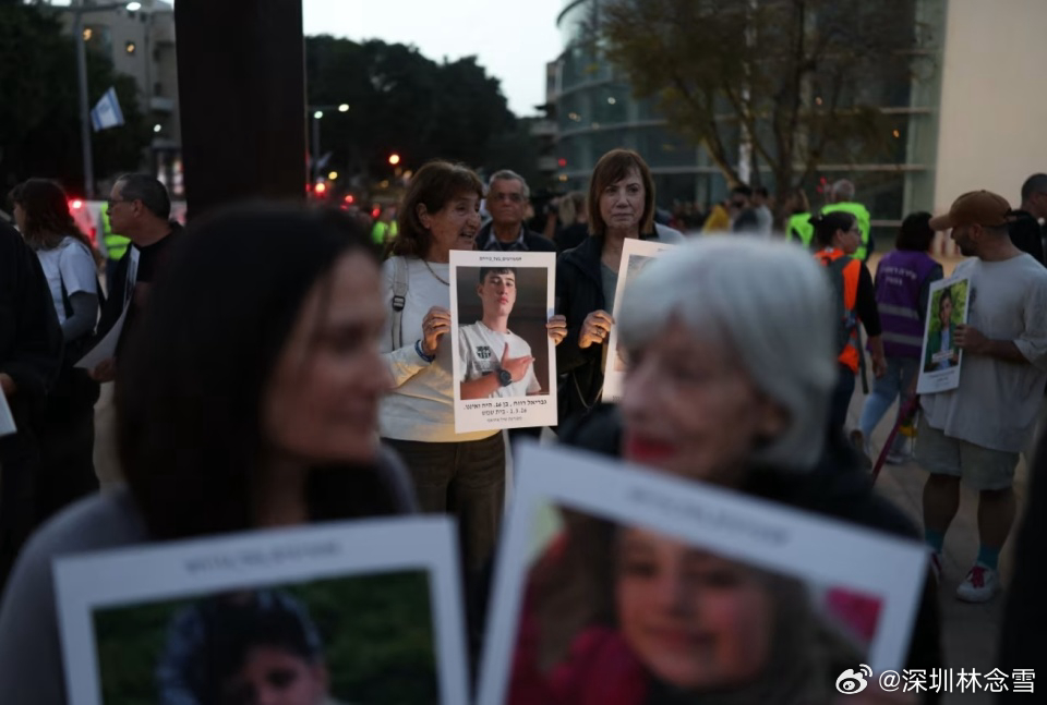 当地时间4月4日，以色列特拉维夫街头爆发大规模反战集会，民众高喊口号，要求内塔尼