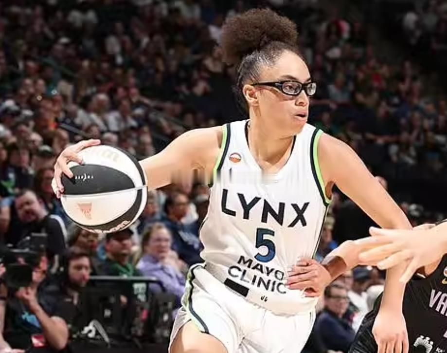 WNBA常规赛，山猫客场以105-102战胜风暴豪取6连胜。本场比赛，山猫榜眼迈