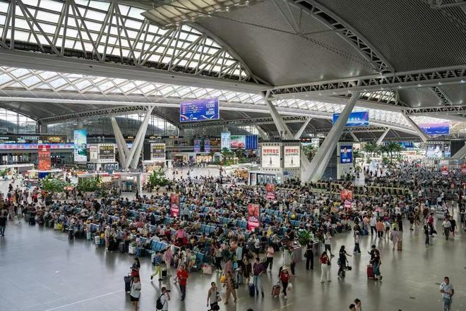 今日开抢！9月30日火车票正式发售，中秋国庆铁路16天日均开行1.3万列。

9