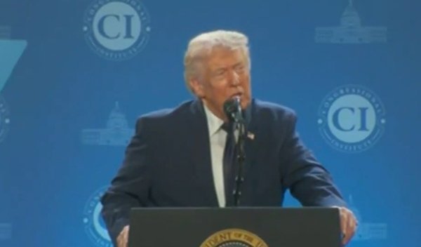 #特朗普黑中国风电遭美国网友打脸# 【又黑中国风电？特朗普被美国网友6秒打脸，连