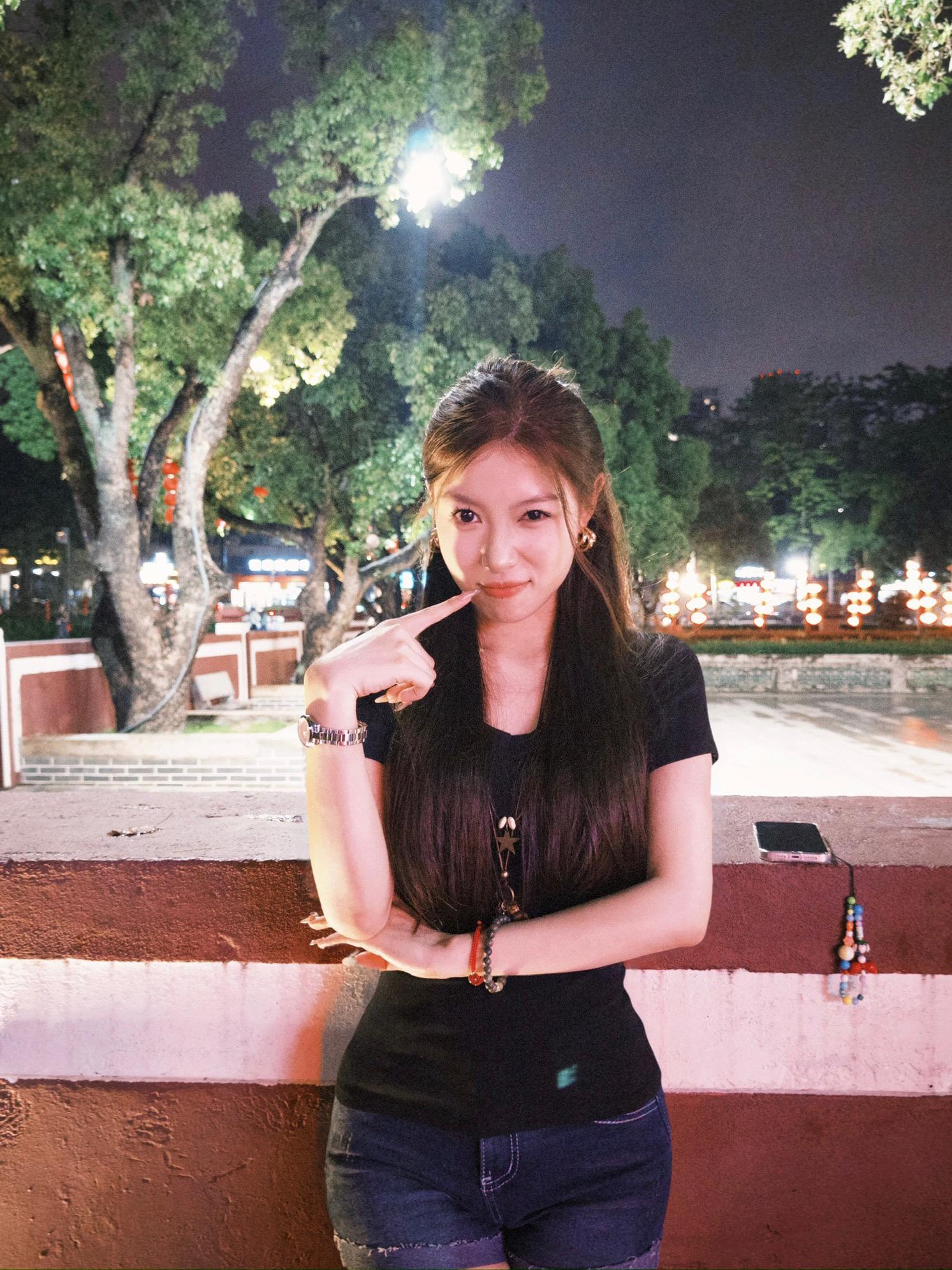 我是向往一场老派约会的 我喜欢你所以我想在阳光很好的一天邀请你去咖啡店...