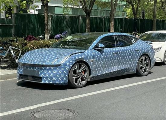 疑似领克旗下首款纯电车型谍照曝光，外观设计或许更为惊艳？
 
近日，有相关媒体发