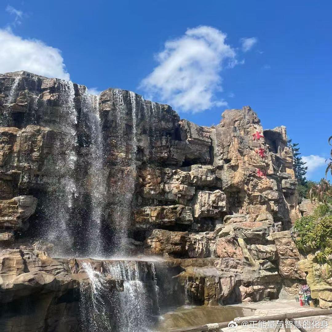 突然被这句话治愈了，“你若计较，鸡毛蒜皮也能伤你，你若释怀，风风雨雨也不畏惧，人