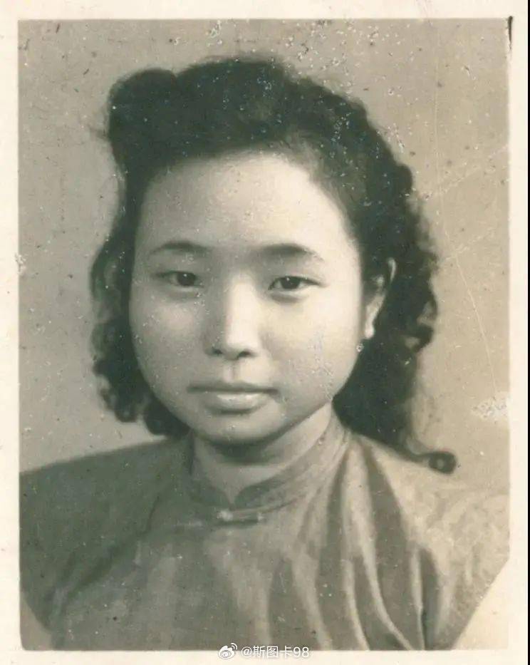【沈醉回忆录：军统内幕】对共产党人是很难看准的。例如江竹筠在狱中，一直是把头发梳