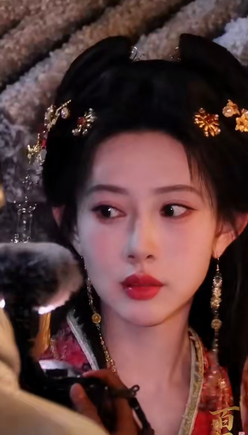 孟子义将门毒后穿金戴银路透，前世爱穿金戴银的沈妙来袭，这张脸还是权威的