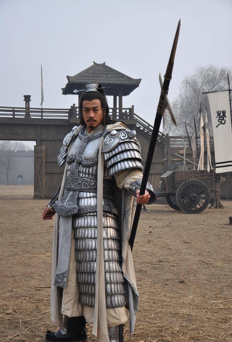 其实何润东以前也被骂奶油小生。

但是为什么现在被大家叫好了。
因为娱乐圈发展这