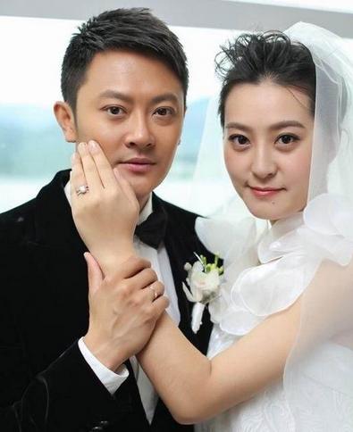 [太阳]印小天一出道起点就很高，搭档刘烨出演《拿什么拯救你，我的爱人》，当年那个