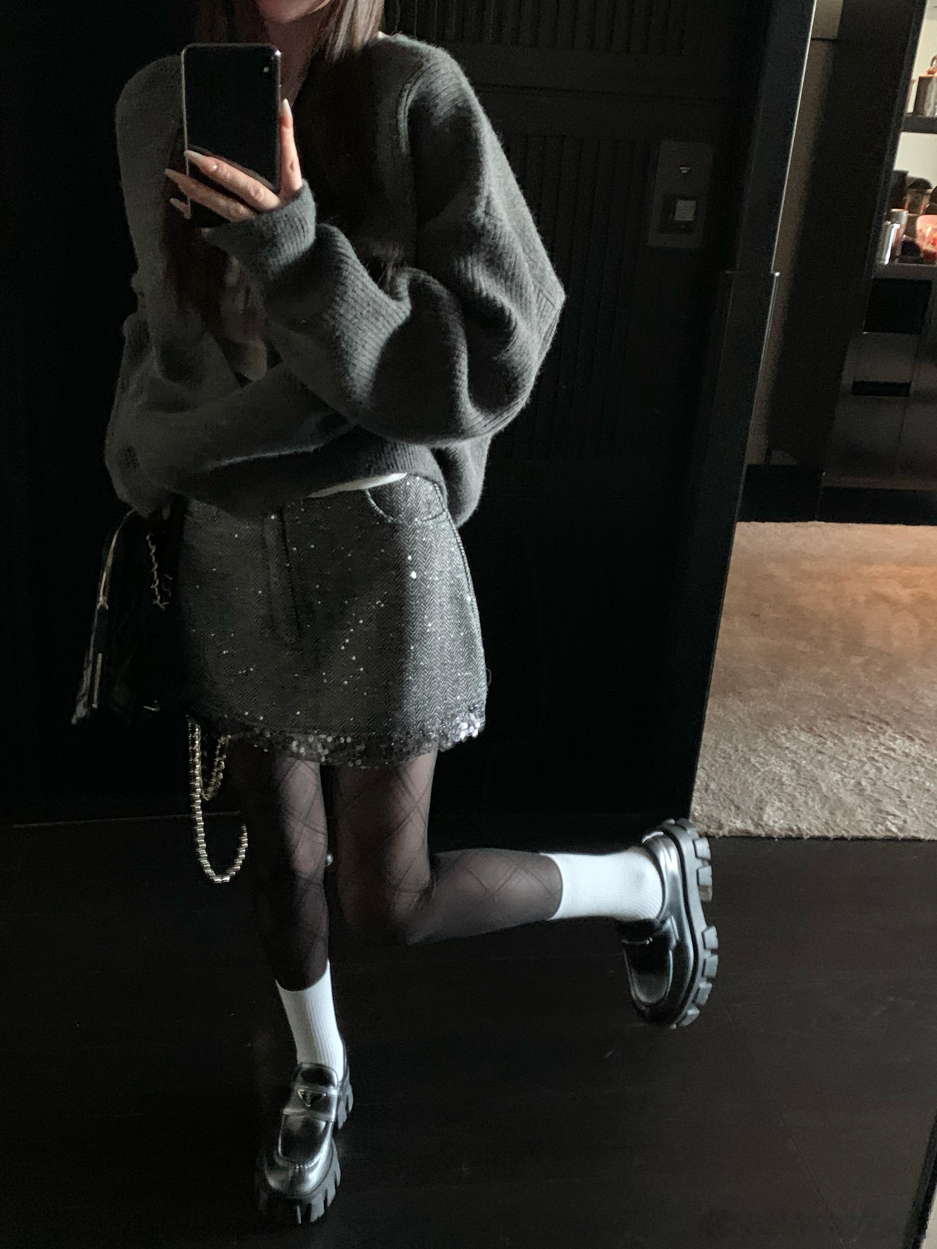 又给你们准备了一条亮闪闪的小裙子✨拼接了亮片更日常一些 不会太显眼 能够给整体增