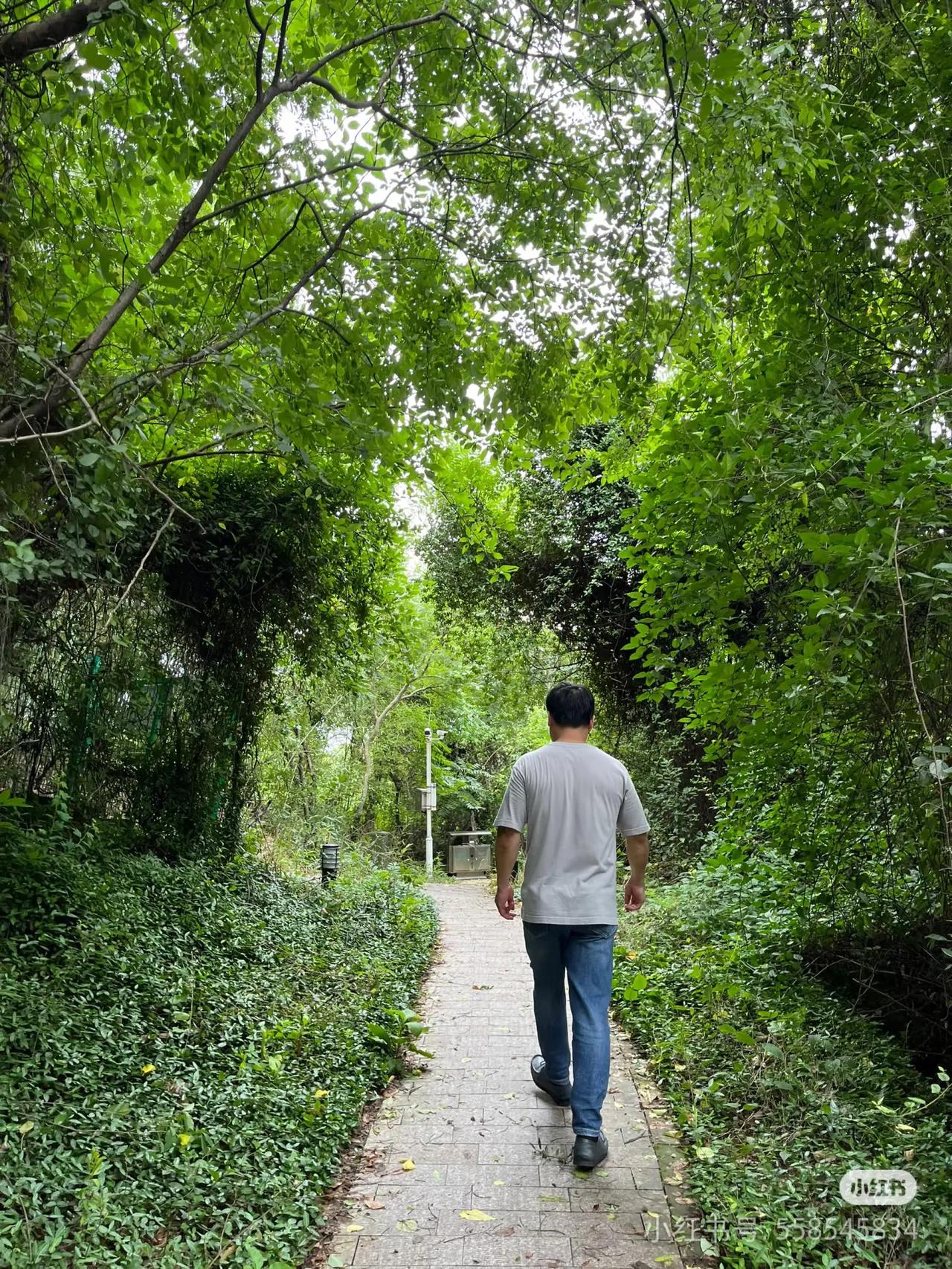 老公从地里回来急着亲近，我摸他后背吓出冷汗：庄稼要顾，命更要顾！
 
三伏天的日