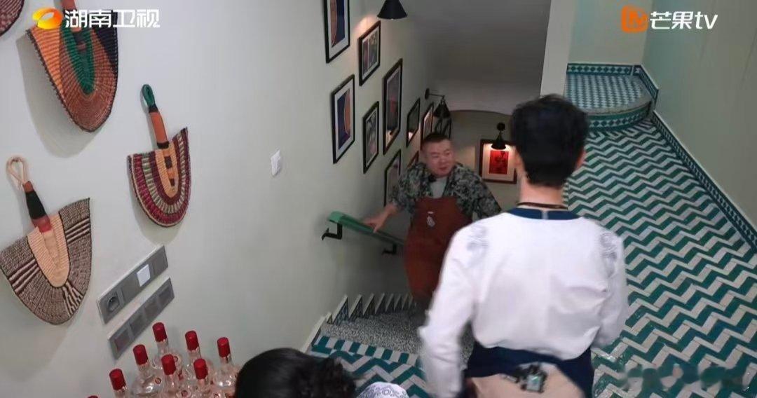 岳云鹏被姜妍做的菜香迷糊了 岳云鹏搞推销深藏功与名中餐厅笑不活了！岳云鹏试吃姜妍