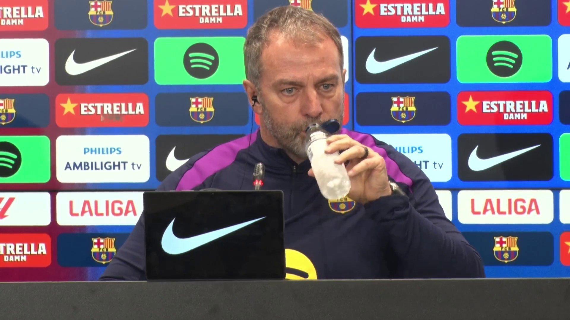 问：我想问问拉菲尼亚的情况，他今天没有和球队一起训练。他怎么了？他明天能上场比赛