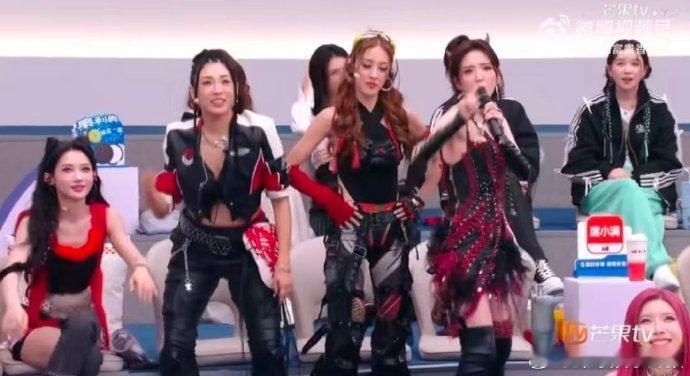 唐艺昕唱的是何宣林的词把难唱的部分扛在自己身上，即便不擅长也认真对待，姐姐真的太