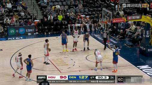 火箭小将克劳福德真是给机会不中用啊！在昨天火箭客场以93：129惨败于掘金的比赛