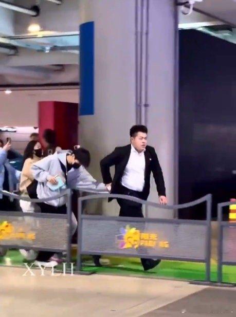 谁懂古子成新人美  咱们的01年实力派演员弟弟古子成终于火出圈啦，有实力又有颜值