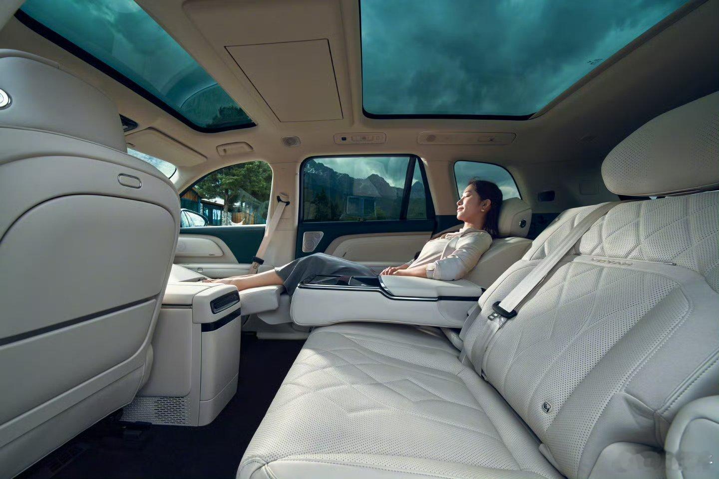 车企发布会现场狂发888杯奶茶谁说发布会只能干瞪眼？岚图泰山X8直接现场发888