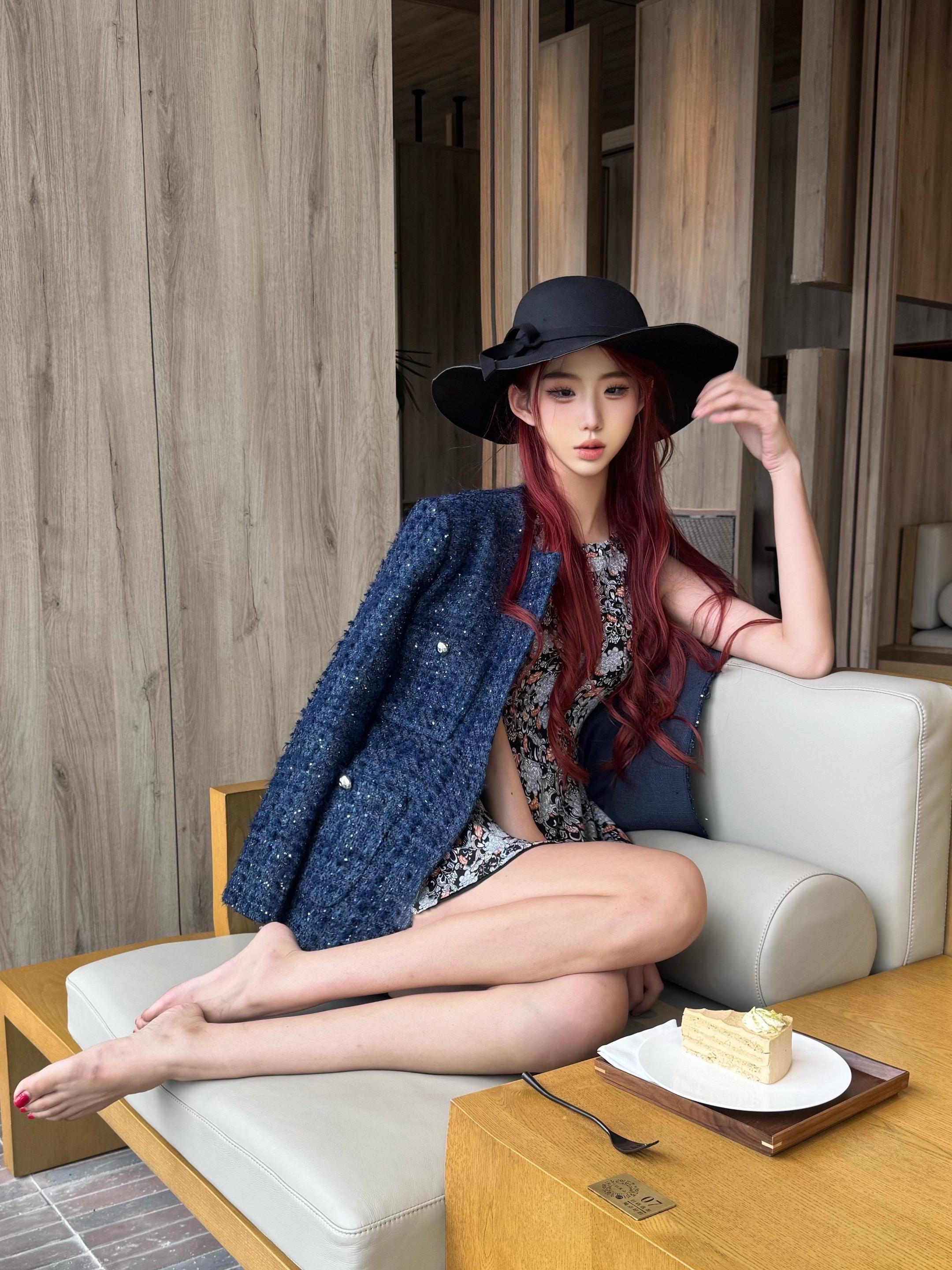 被你牵着的手是不可能的画面。