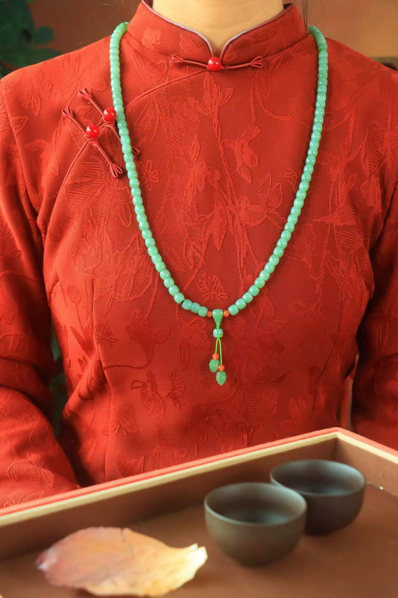 〈老型珠·项链〉

精品和田玉粉青碧玉项链🌹玉质温润细腻 佩戴舒适～间关莺语花