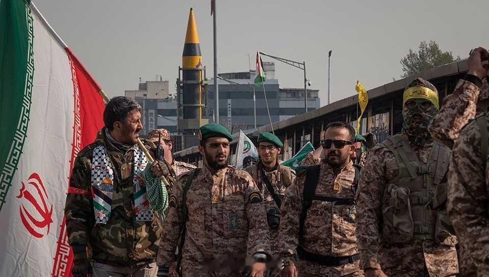 伊朗政府资讯委员会总干事阿齐兹在卡塔尔半岛电视台发表分析文章，指出美国在对伊战争