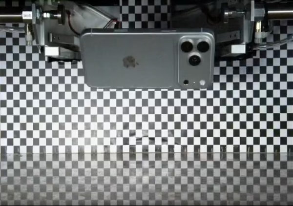 iPhone 18 Pro Max真机首次泄露：横向大矩阵镜组+全新深空灰配色 
