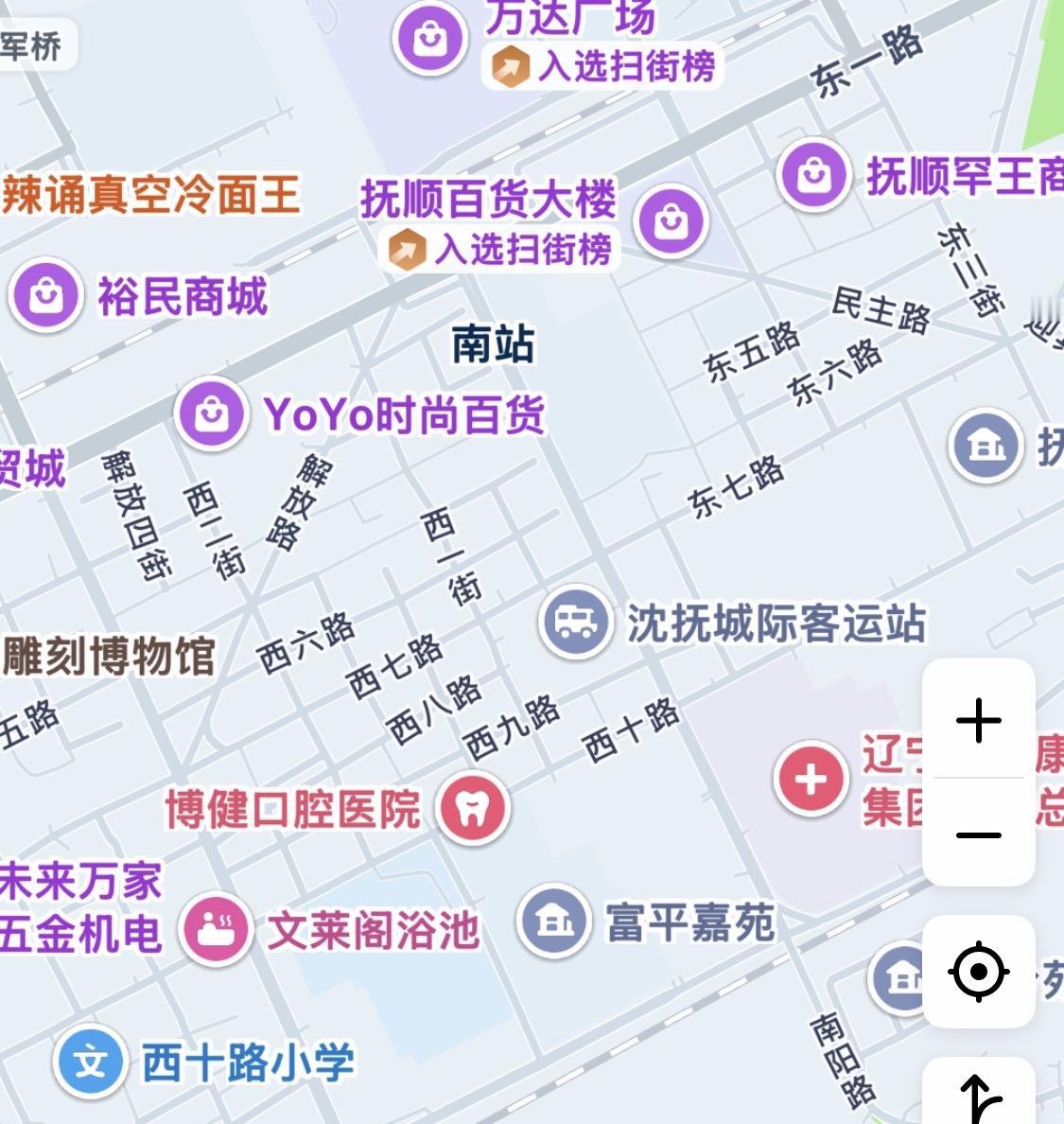 辽宁抚顺实际就是小县城
市中心一点点地方，
长2公里，宽1公里，
市中心商业面积