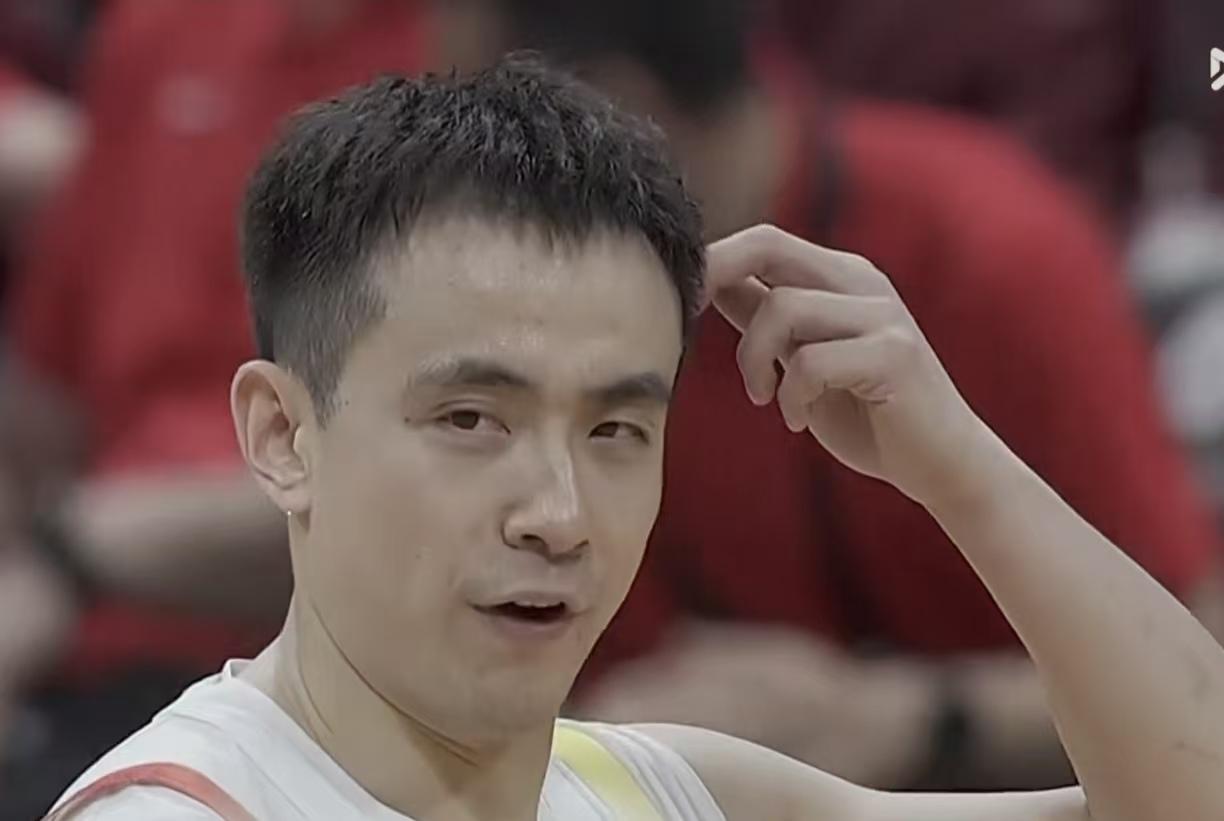 在男篮迎战日本关键战时期，赵继伟的伤势被夸大了，以继伟的血性和主场情怀，身为队长