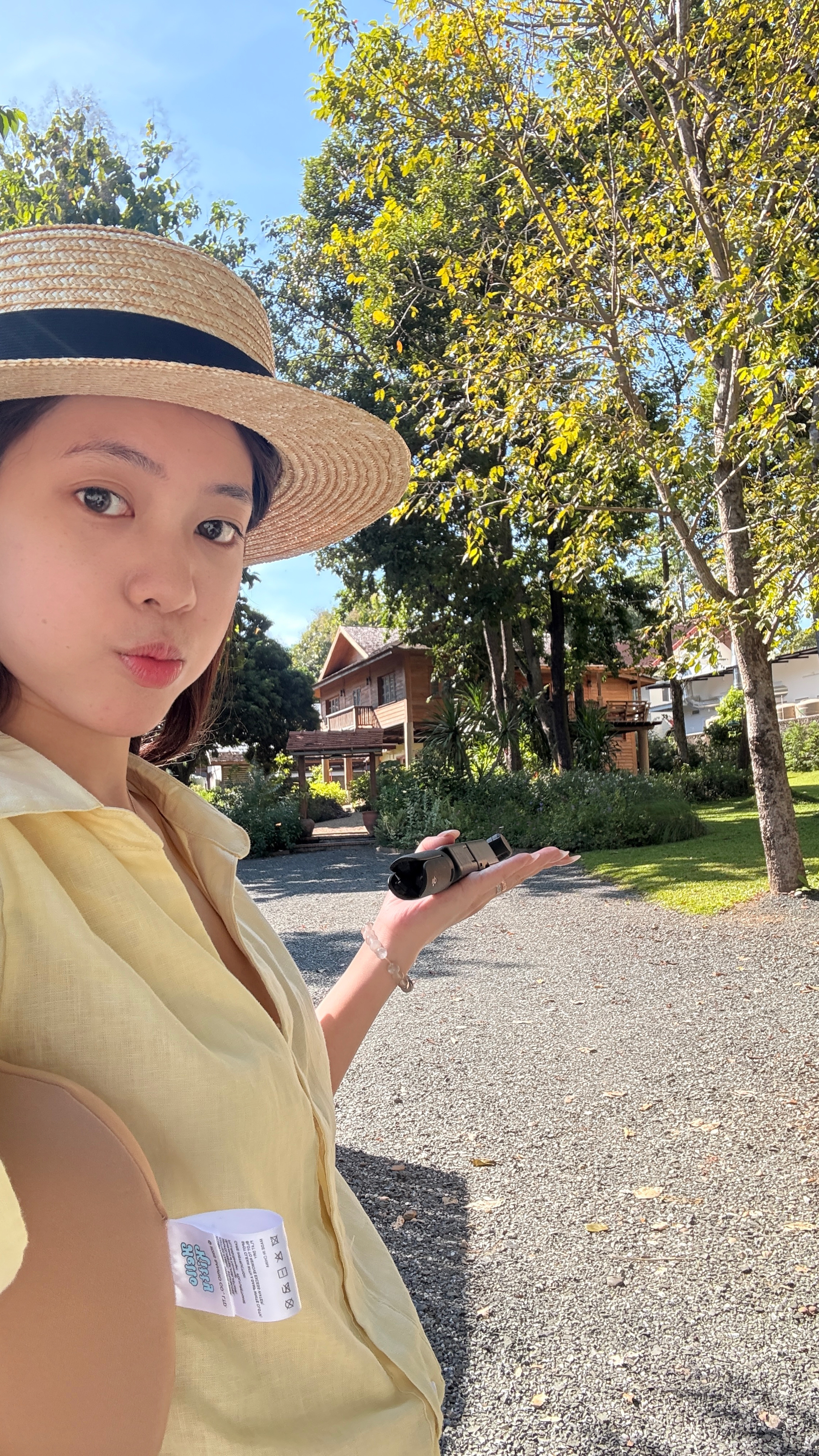 今天凑不到9张离开了清迈的小木屋～来到☔️的普吉岛 但素吃到了爆炸好吃的船面🍜