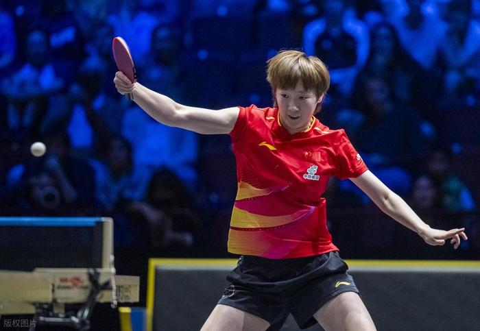 牛！七次赛点，一次呼吸：王曼昱的“死亡半区”第一道鬼门关
当记分牌定格在14-1