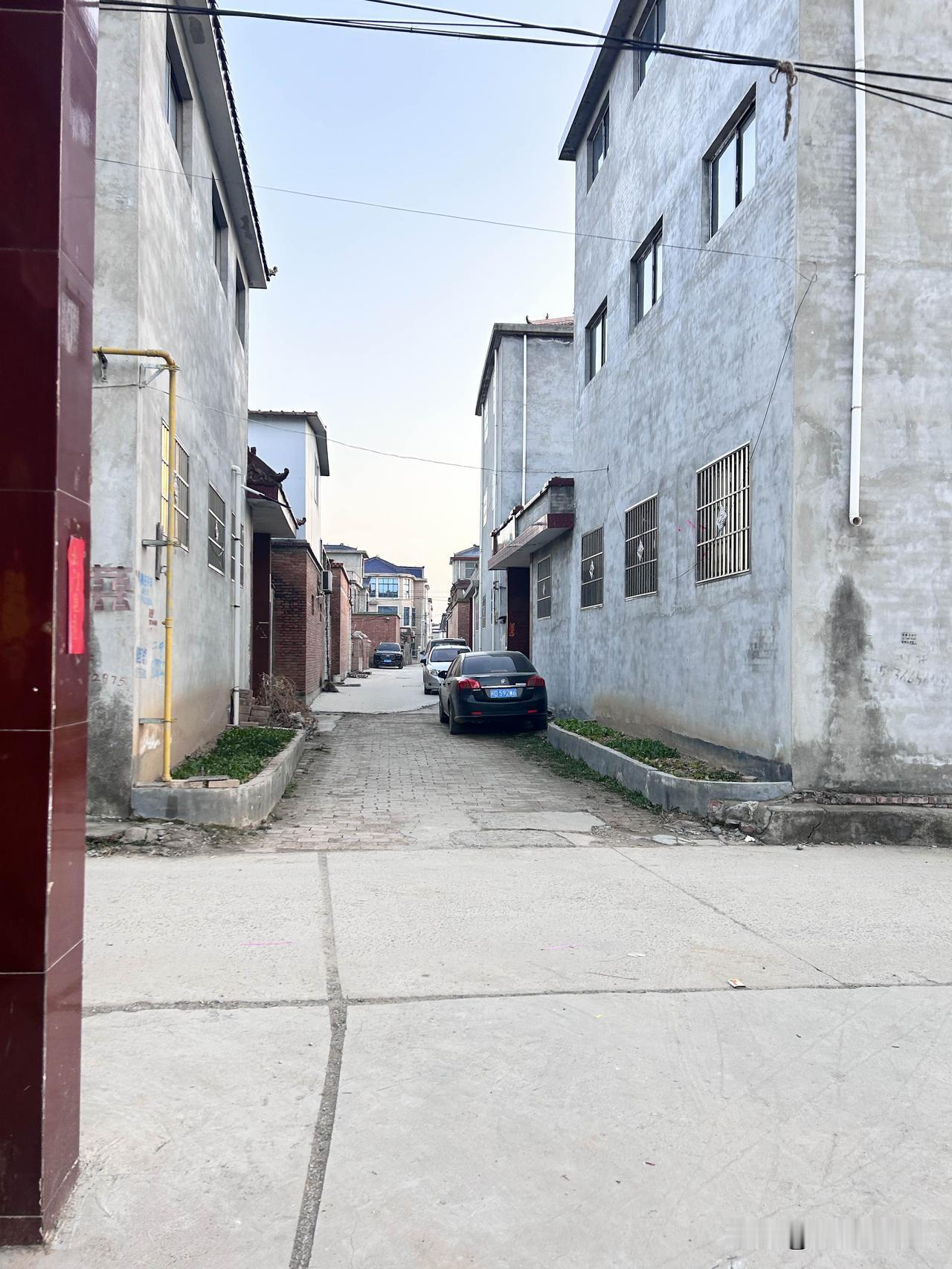 回老家过一趟年，你便会明白努力与躺平的差距。谁家购置了新车？奥迪、奔驰、宝马，在