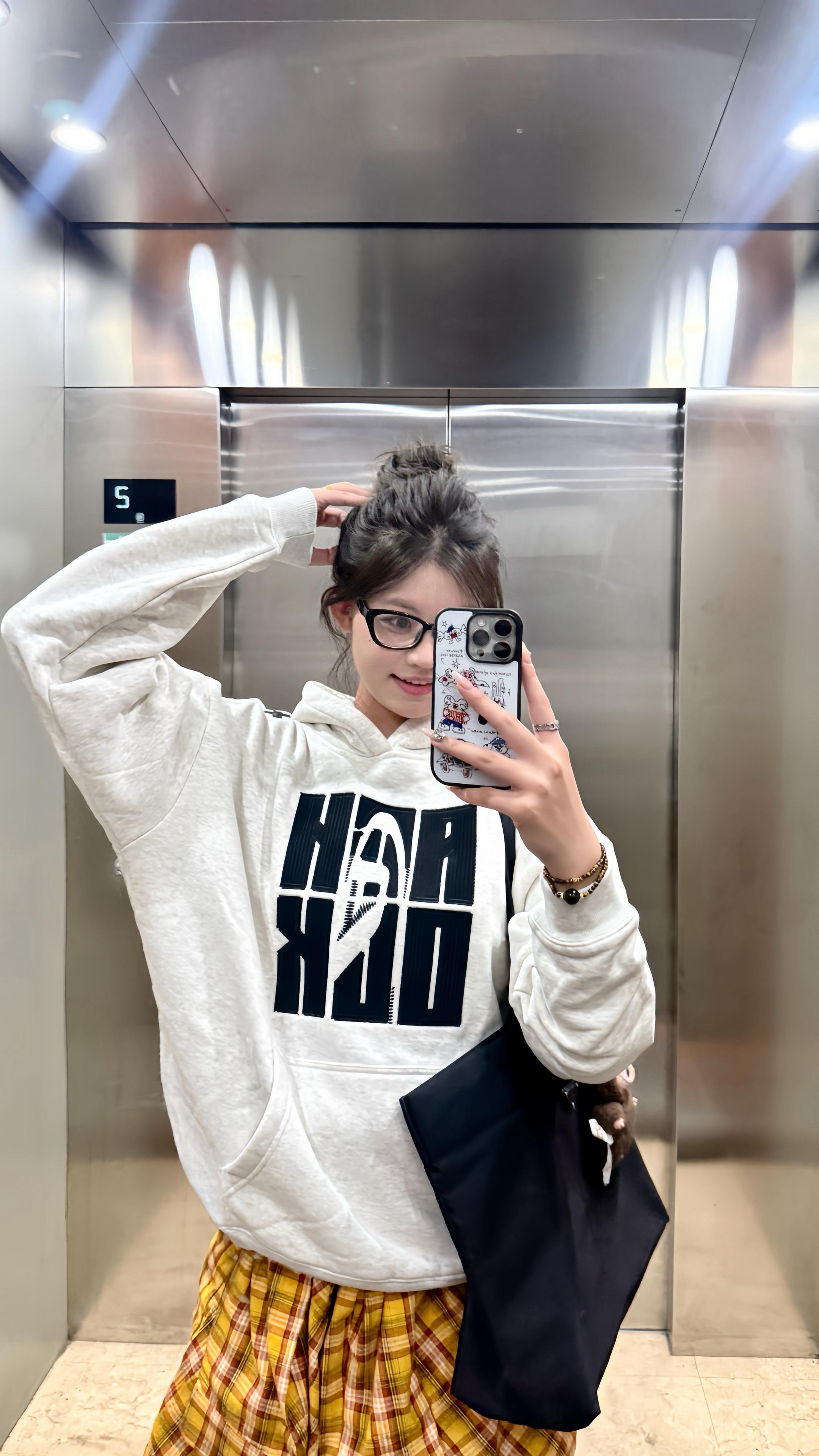 时间的参照物不再是剪短又长长的头发 而是每当我能轻松平静的说出曾经的经...