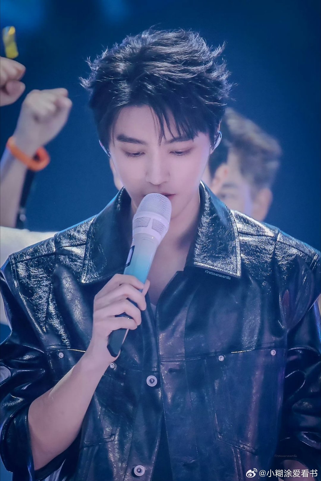 #小说推文[超话]#                       《一城秋色》 