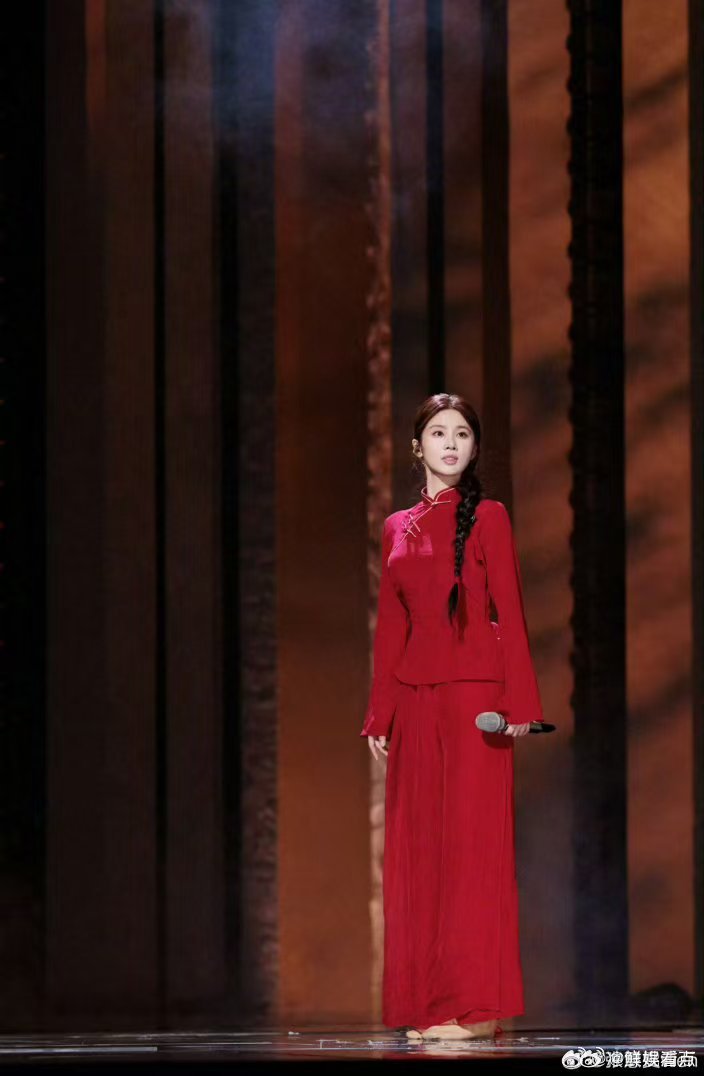 张慧雯拉票担当乘风2026张慧雯真的浑身是闪光点，舞台上全能舞者，拉票时气场全开