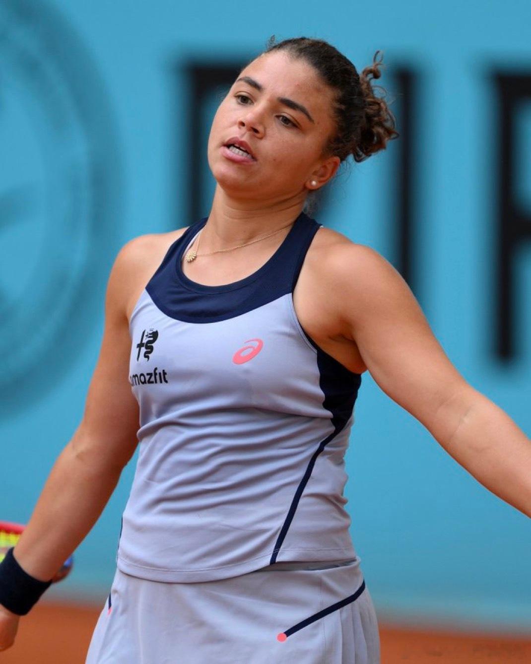 保利尼🇮🇹不敌巴蒂斯特🇺🇸出局破发点1/9，总得分比对手少了16分，保总