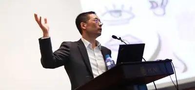 施一公再次语出惊人！他说：“美国科学的强大，远远超出我们的想象，它不仅没有衰退，