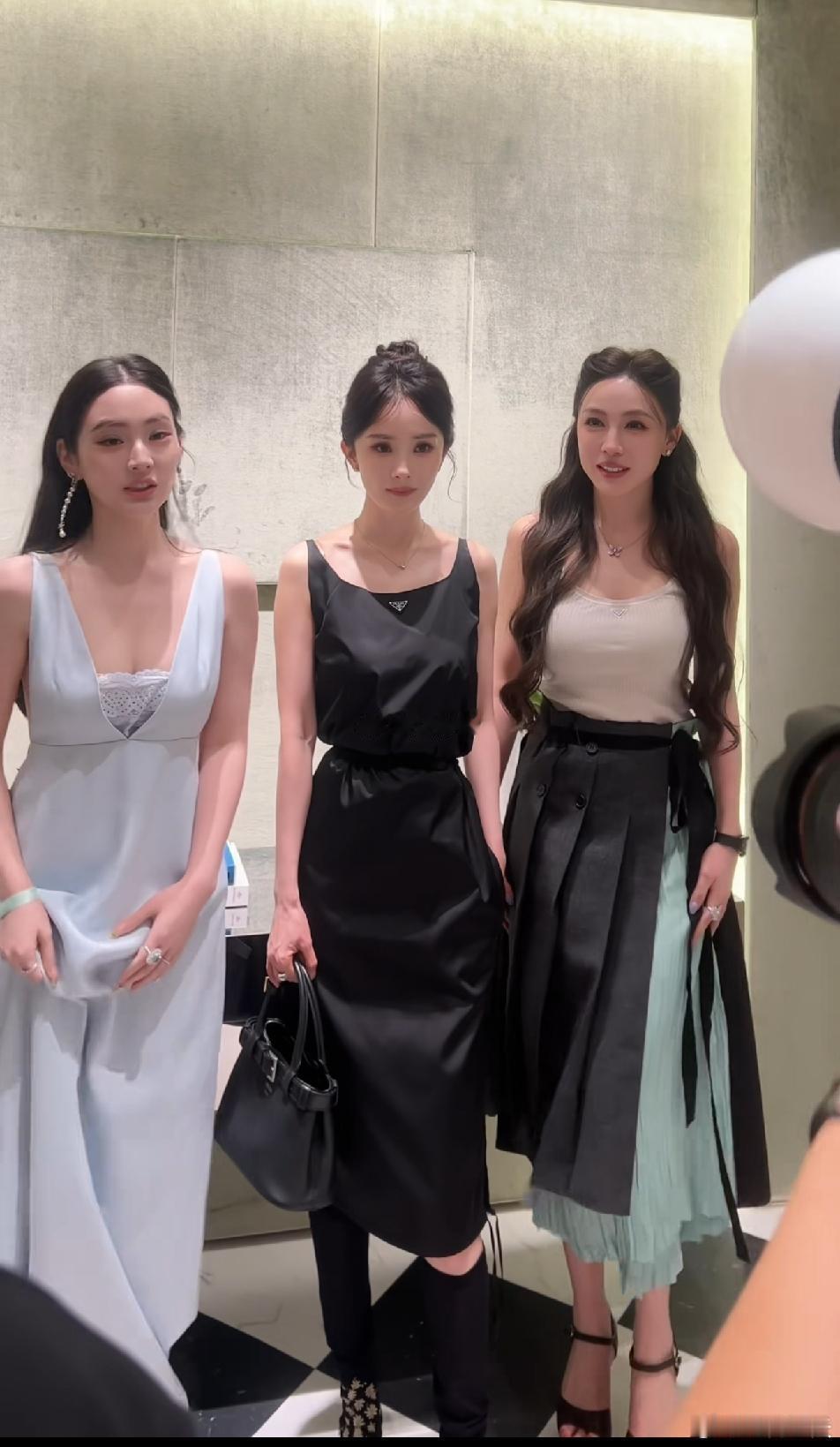 站在杨幂旁边，才知道演员和网红的差别。 