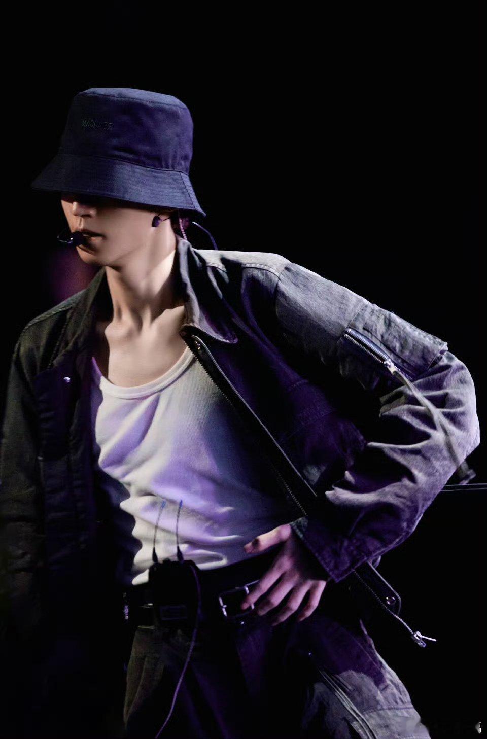 王俊凯工作室发彩排照看到彩排照就知道，稳了！我爱的歌手永远对舞台抱有最大的敬畏和