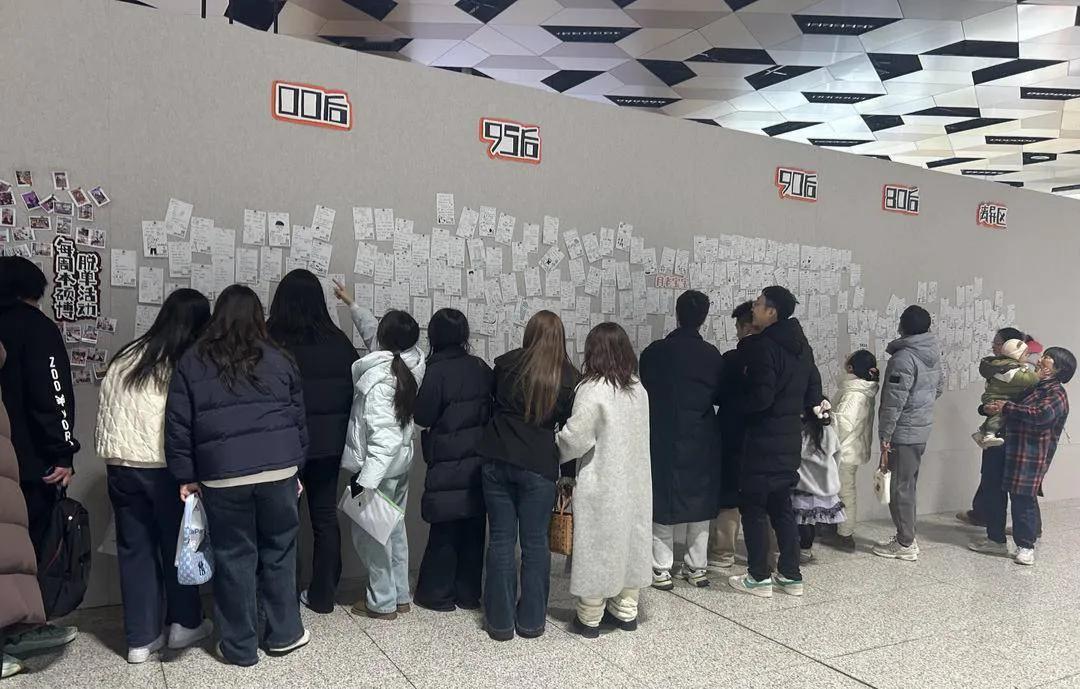 苏州这个地铁站太火爆了，去看看有没有你心仪的对象吧[吃瓜群众]
在苏州地铁6号线