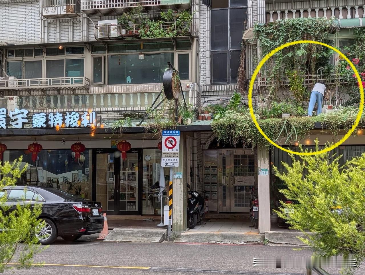 台风来袭，台北市今天停止上班上课一日。早上趁着雨停的时候，到半小时车程外的妈妈家