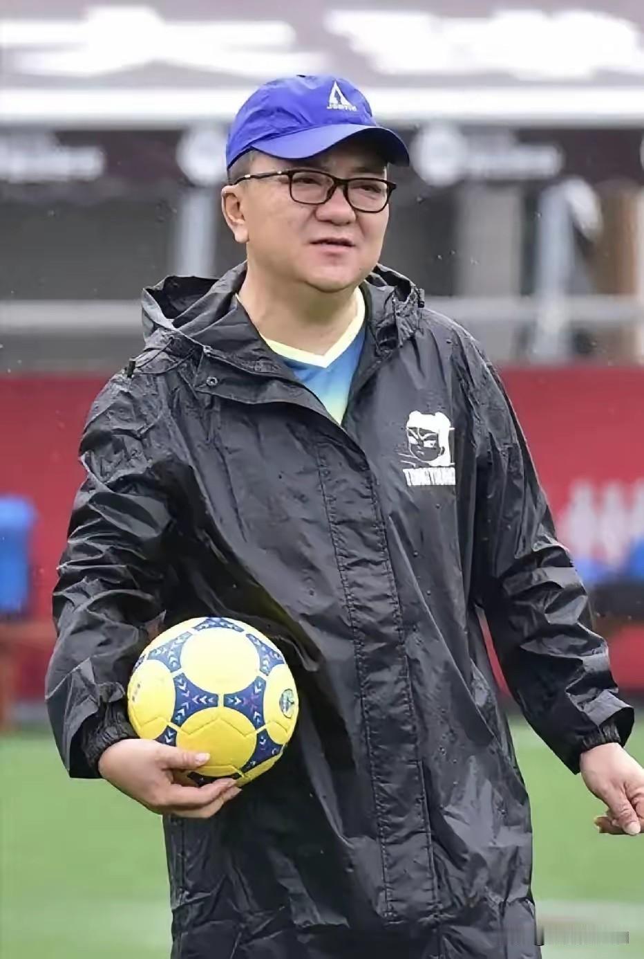 董路说，已经很多企业包括车企找他谈合作了，他都回绝了，他要遵守和比亚迪的商业规则