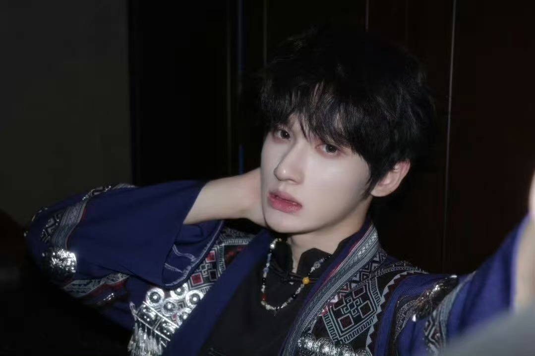 余宇涵什么族 TF家族官方认证新民族诞生——TF族！余宇涵直播中亲自盖章，从此血