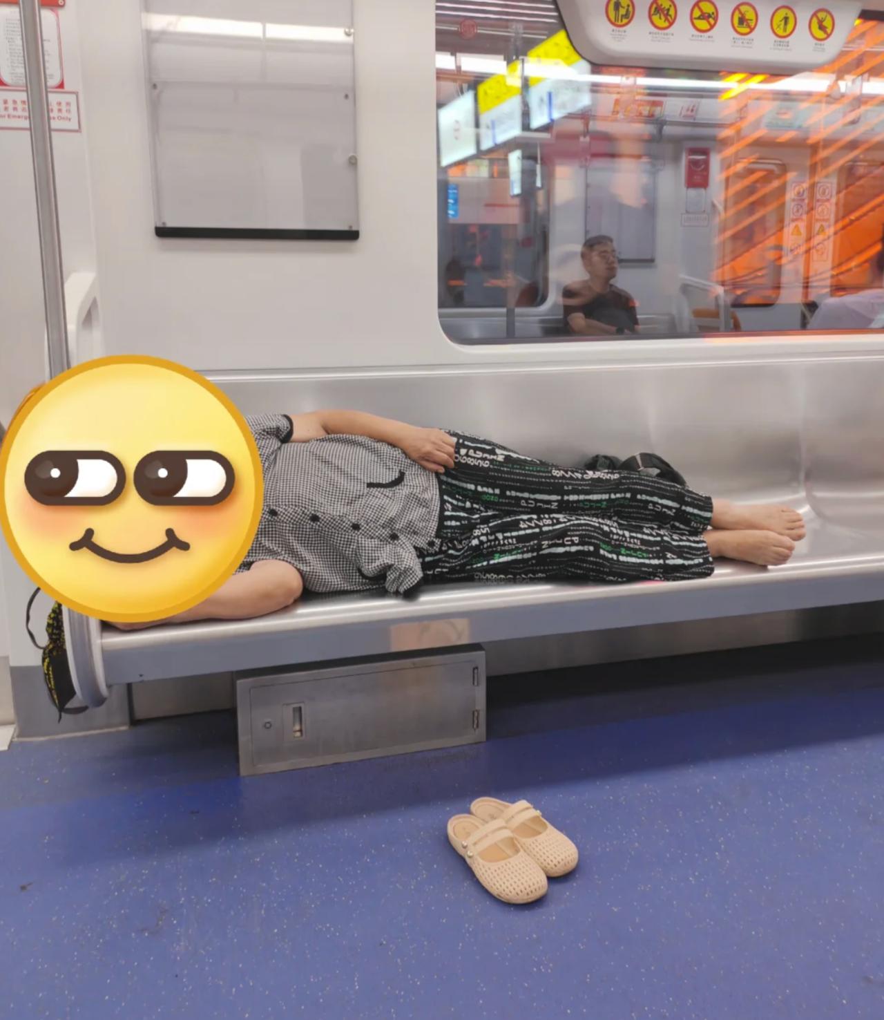 坐地铁时遇到的一幕，假如是你遇到，你会怎么做？