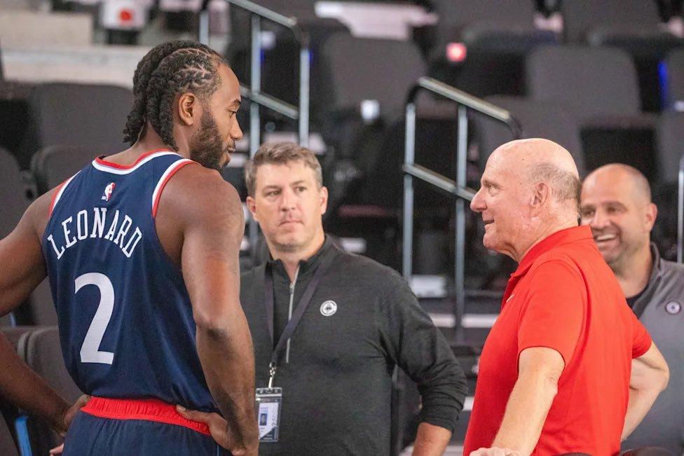科怀·伦纳德（Kawhi Leonard）在洛杉矶快船队的“遗产”：
- 要求管