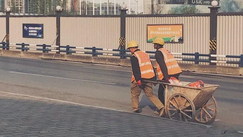 我们每天劳碌的意义是什么? 我们每天劳碌，意义就在于让生活更充实。
每天奔波，首