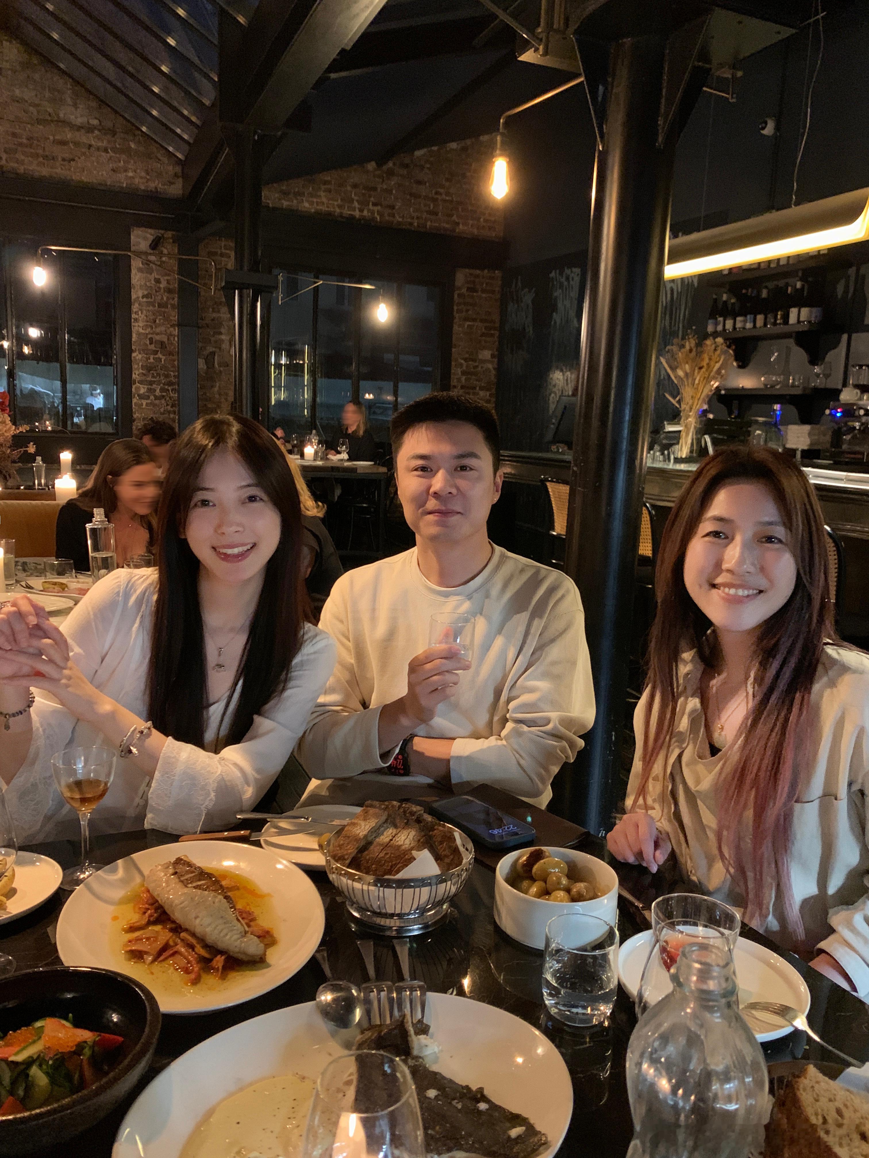 身体不需要酒精，但情绪需要[喵喵]真的很久不见！久违地喝到了12点多！好开心～ 