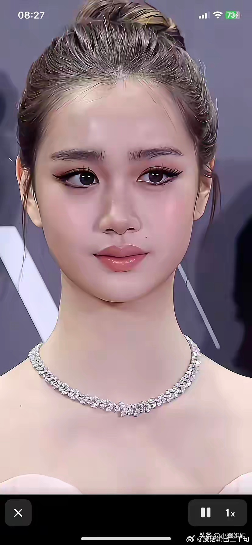 钟丽缇的女儿考拉完全继承了母亲的大眼睛，太美了！小小的考拉长成大姑娘了！蜕变成了