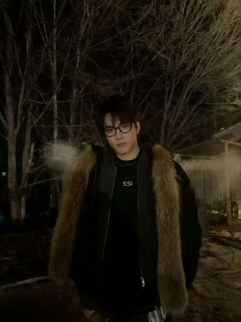 刘耀文回应时代少年团模仿自己 刘耀文也45度 刘耀文也45度！ 