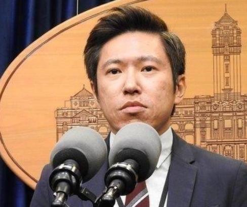讲好听点是维持现状，不好听点不就是实时“台独”吗？然而，这些都是民进党包装下的结