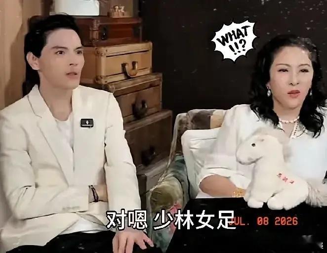 向佐一本正经地说：“《功夫女足》，建议大家不要去看。”一句话把大家给逗乐了。都知